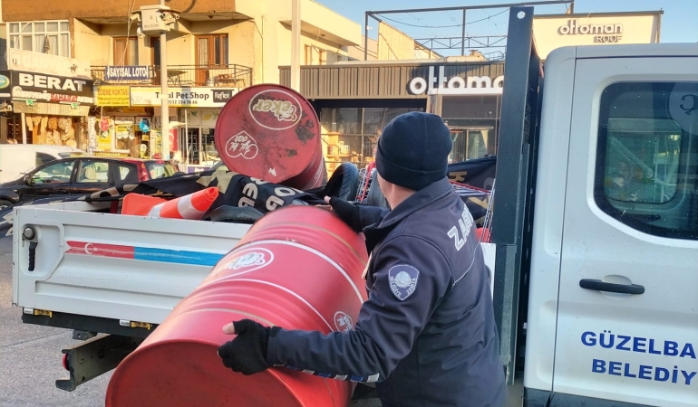 Güzelbahçe Belediyesi Zabıta Ekipleri Kaldırım İşgaline Geçit Vermiyor