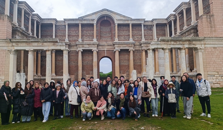 Manisa Düzenlenen Yüzlerce Etkinlikle Yaşayan Bir Kent Haline Geldi