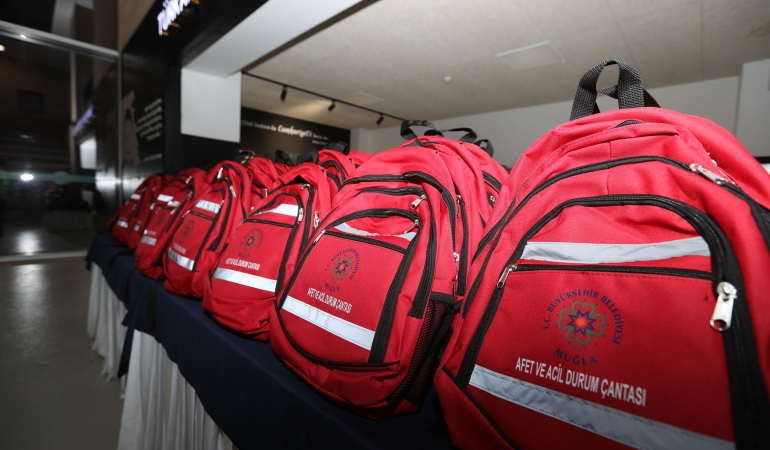 Muğla Büyükşehir Belediyesi’nden Deprem Çantası