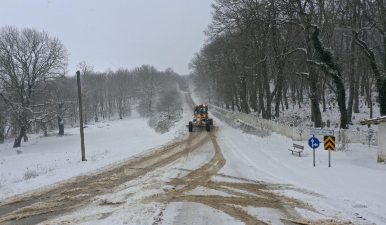Balıkesir Büyükşehir’den karla mücadelede tam seferberlik: 13 İlçede 150 yol açıldı