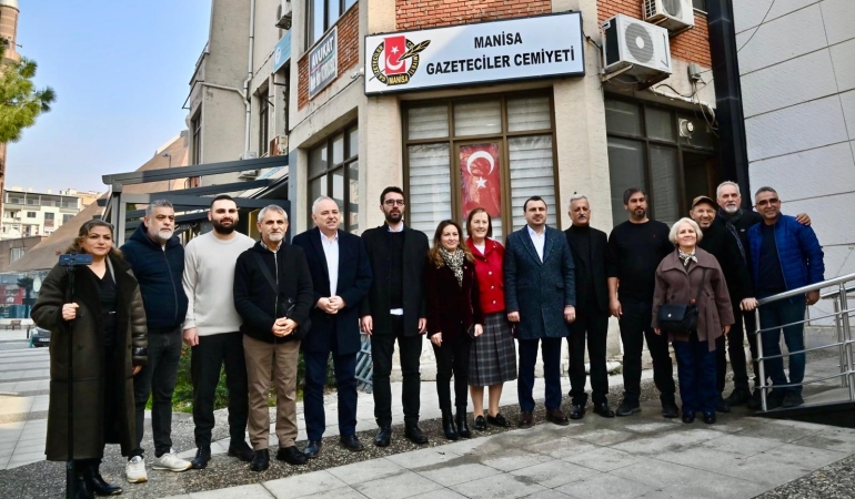 CHP’li üç vekilden Manisa Gazeteciler Cemiyeti ziyaretinden tutuklu gazetecilere destek çağrısı