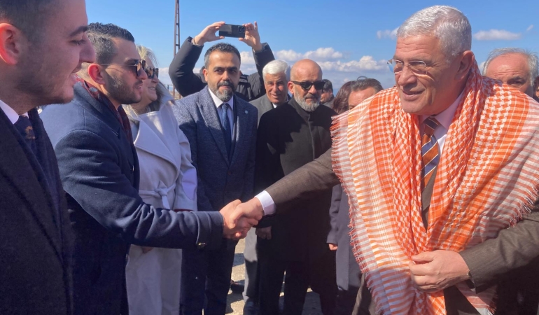 İyi Parti Genel Başkanı Dervişoğlu Manisa’da çiftçinin derdini tarlada dinledi