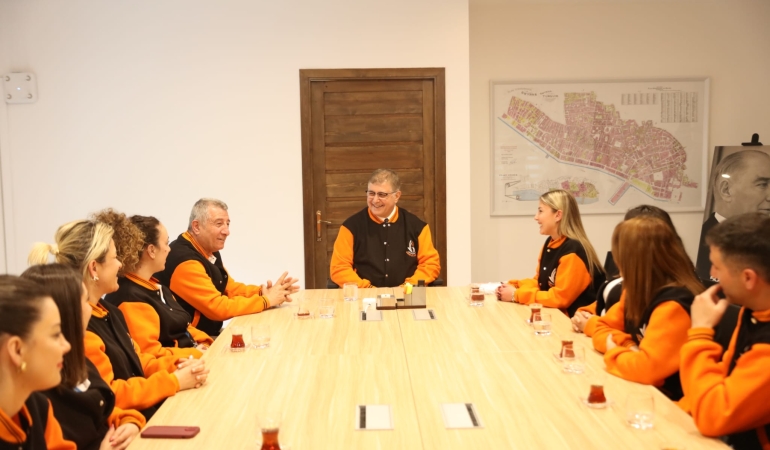 Güzelbahçe Gençlik’ten Başkan Tugay’a Ziyaret