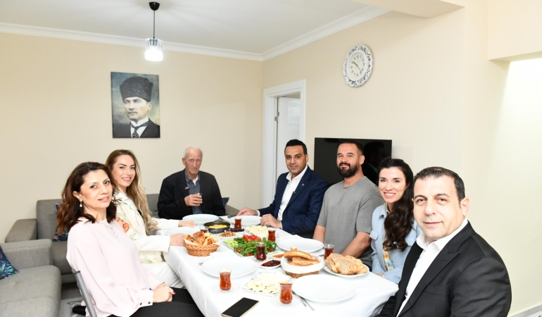 Başkan Yıldız; “O artık hepimizin, Çiğli’nin Sabri Amcası!”