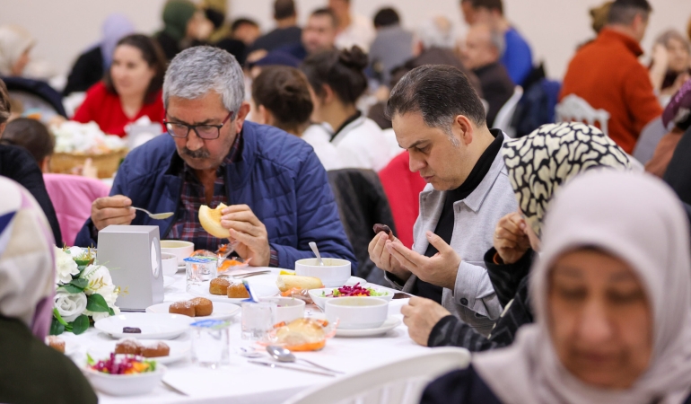 Buca’da şehit aileleri, gaziler ve yakınları için iftar düzenlendi