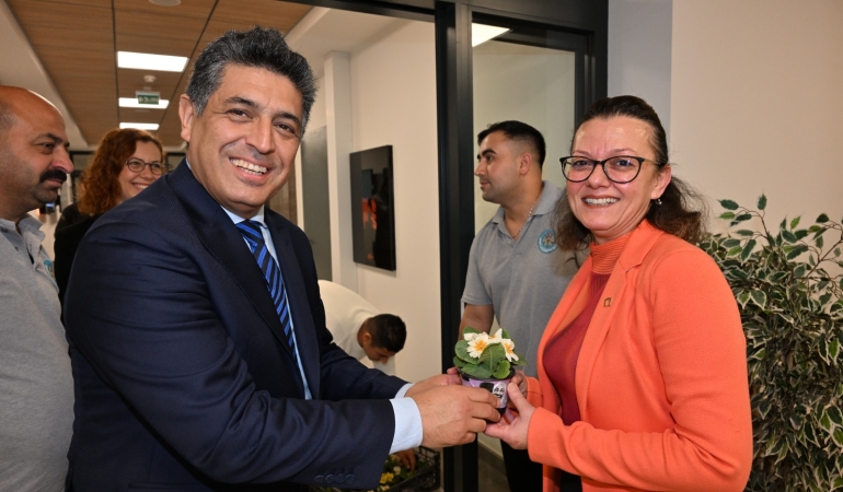 Büyükşehir ve Maski’den Kadın Çalışanlara Özel Hediye