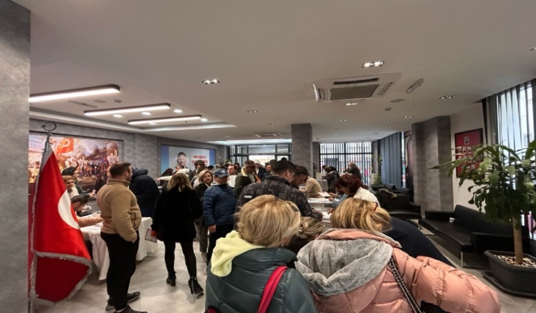 CHP’de ön seçim başladı: Sandığa yoğun katılım!