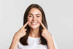 Evde Diş Beyazlatma Nasıl Yapılır En Etkili Yöntemler