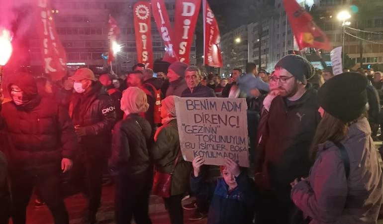 İzmir sel oldu Cumhuriyet Meydanına aktı