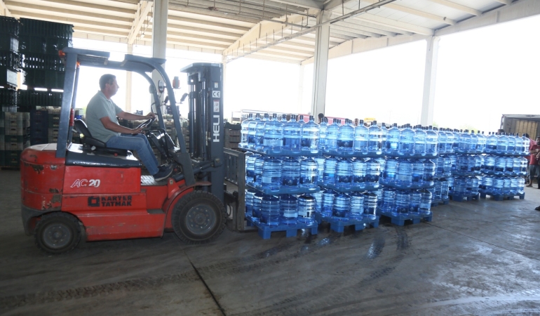 Efes Selçuklu Vatandaşlardan İzmir Su Damacanalarına Yoğun İlgi