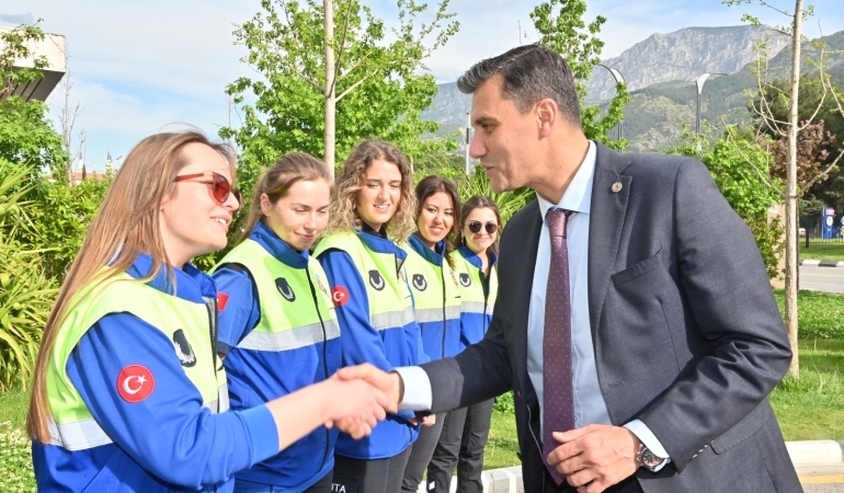Zeyrek, “Kadınların daha çok iş hayatında olması için adımlar atmaya devam edeceğiz”
