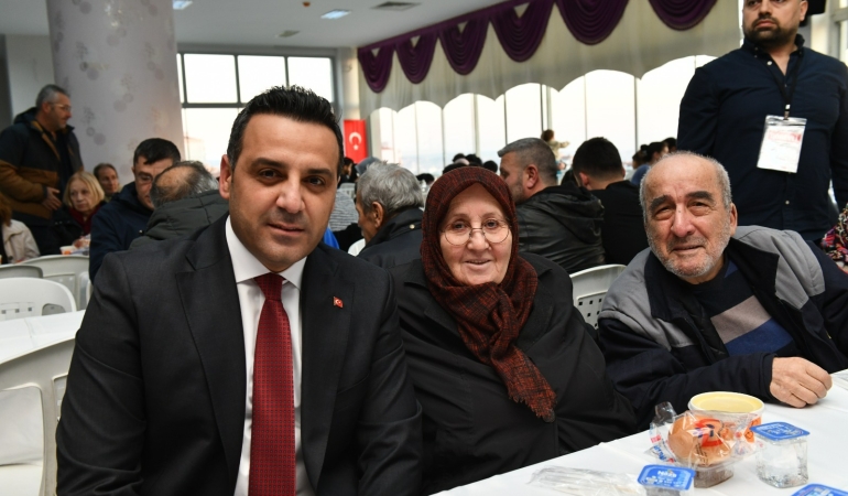 Çiğli Belediyesi’nden Dayanışma Sofrası: Başkan Yıldız Vatandaşlarla İftarda Buluştu