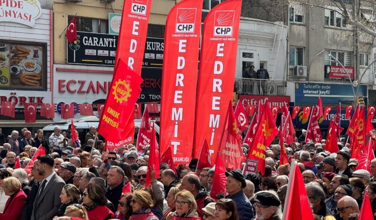 Edremit’te Ekrem İmamoğlu’na destek yürüyüşü: Bu bir darbedir!
