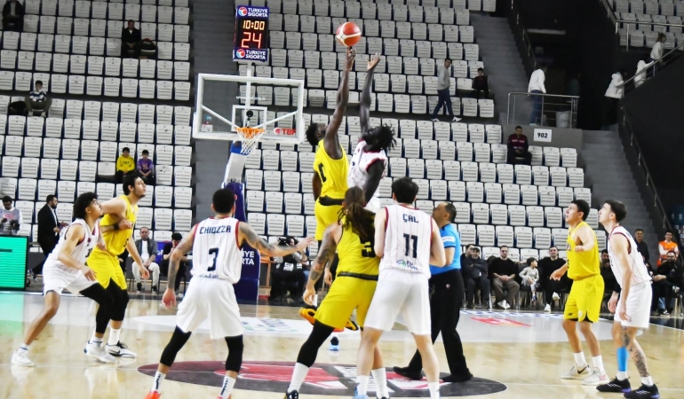 Manisa Basket uzatmada kazandı 105-100