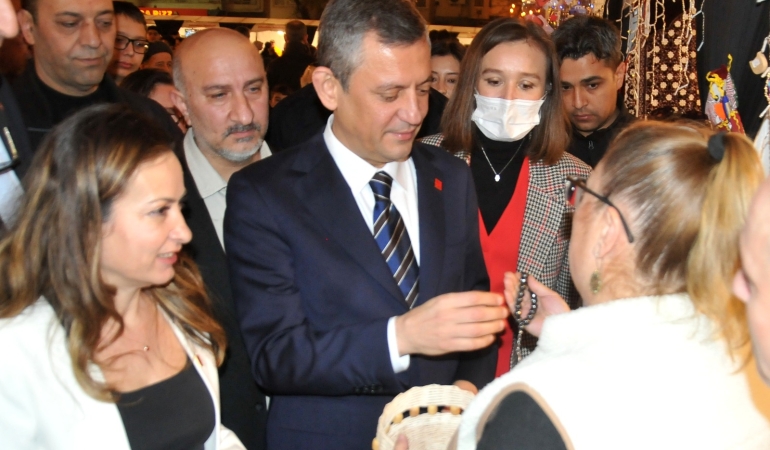 Tespihli Genel Başkanlar kervanına CHP Genel Başkanı Özel’de katıldı