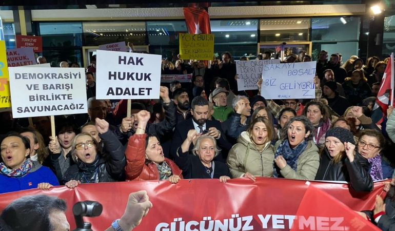 Manisa’da İmamoğlu’na destek yürüyüşü