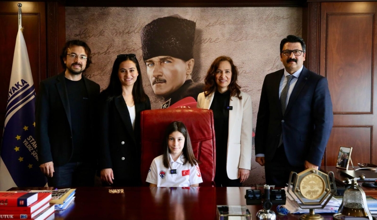 Karşıyaka’da Atatürk’ün çocukları 23 Nisan’ı gururla kutladı 