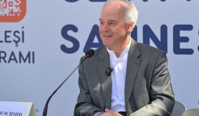 İzmirliler İzmir Kitap Fuarı’na akın etti