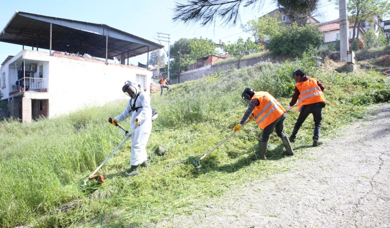 Çiğli Belediyesi’nden Yaz Öncesi Yoğun Kosa Mesaisi