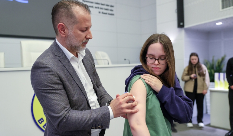 Buca’da üniversite öğrencilerine ücretsiz diyabet sensörü