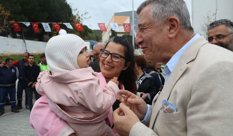 Güzelbahçe’de Oyun Parkı ve Sevgi Yolu Hizmete Açıldı