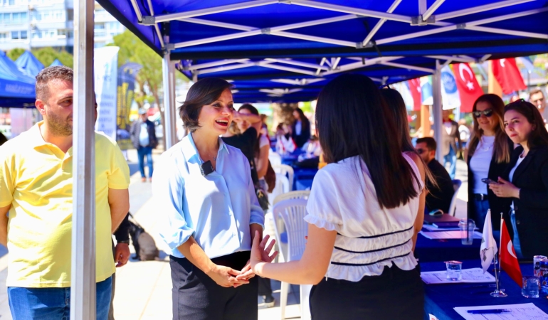 Karabağlar İstihdam Günleri yoğun ilgi gördü