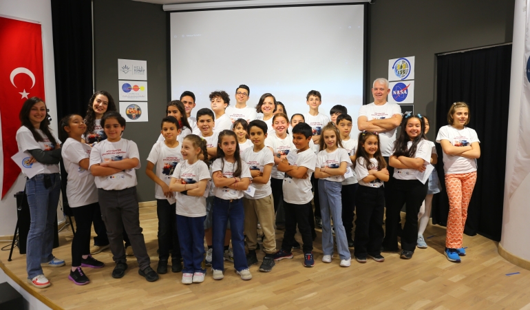 Karabağlar’da Atatürk’ün Çocukları Uzayla Buluştu