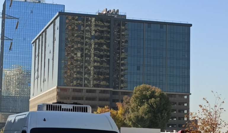 KONAK BELEDİYESİ VE ONUK PLAZA ARASINDA NE VAR