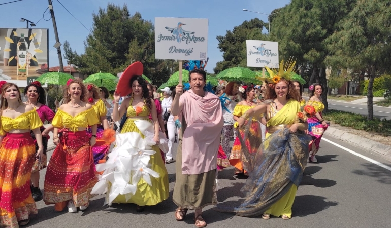 14. Alaçatı Ot Festivali kortejinin en renkli grubu oldular !