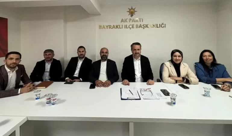 AK Parti Bayraklı’da Çöküşün Fotoğrafı: 100 Kişilik Toplantıya 10 Kişi!