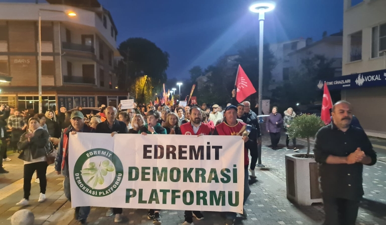Edremit’te tepki devam ediyor: Bu memleketi haramilere bırakmayacağız!