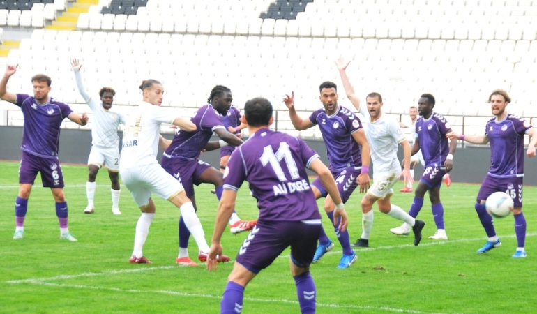 Manisa FK kendi evinde kendini ateşe attı: 1-2