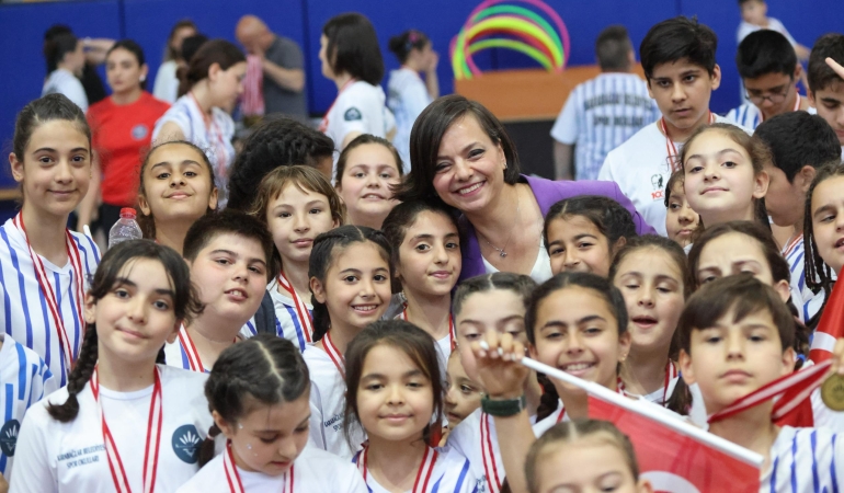Karabağlar Belediyesi Spor Okulu Öğrencileri, 19 Mayıs Spor Şenliği’nde Buluştu