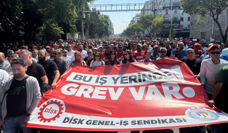 İzmir’de İZENERJİ ve İZELMAN işçileri greve çıktı: Eşit işe eşit ücret!