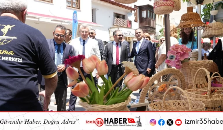 İzmir’de Hayat Boyu Öğrenme Haftası Coşkuyla Kutlanıyor