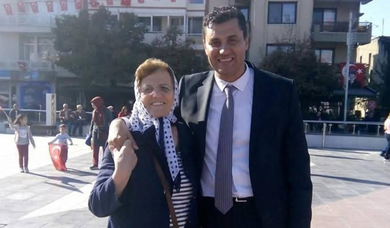 Ferdi Zeyrek’in vefatını öğrenen annesi fenalaştı ve tedavi altına alındı