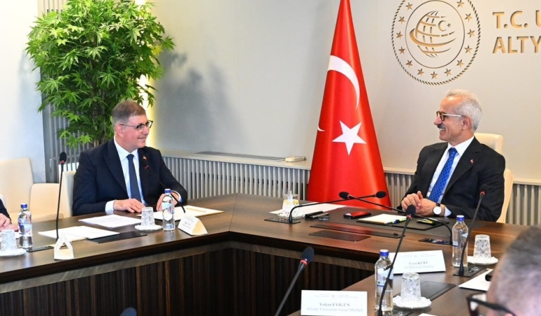 Cemil Tugay’dan Ulaştırma ve Altyapı Bakanı Uraloğlu’na ziyaret