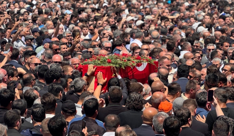 Ferdi Zeyrek, şehzadeler ilçesindeki Çatal Mezarlığı’nda toprağa verildi