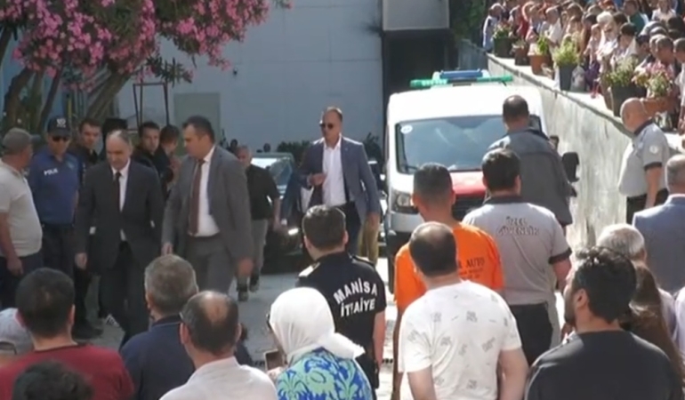 Ferdi Zeyrek’in naaşı CHP Genel Başkanı Özgür Özel ve beraberindekilerce hastaneden alındı