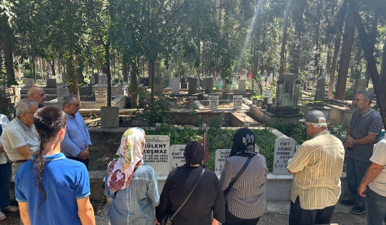 Zeyrek ve Koşmaz’ın mezarlarına BÜKSEV Vakıfı ile öğrencilerden anlamlı ziyaret
