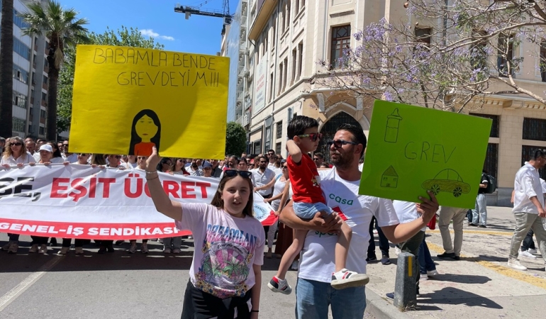 İzmir Büyükşehir Belediye Başkanı Cemil Tugay, bin 30 işçinin işten çıkarılacağını açıkladı