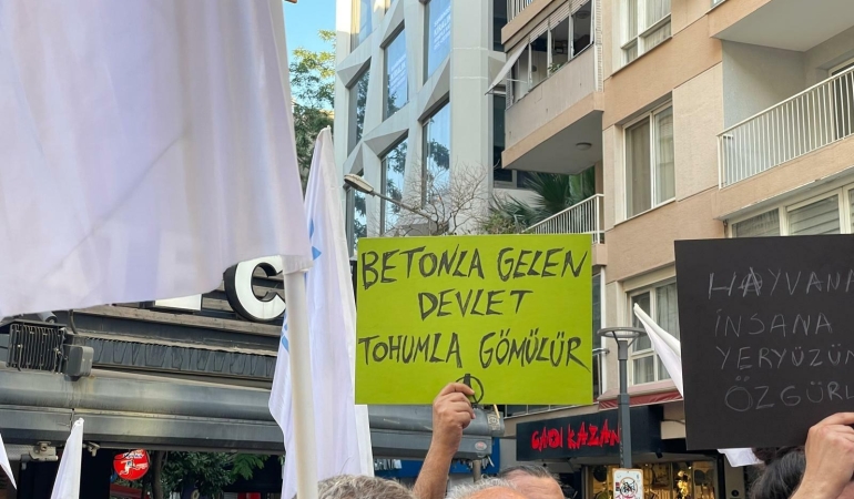 İzmir’de zeytinlikler için “Toprak biziz, gelecek biziz” eylemi