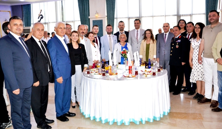 Manisa protokolünden erken bayramlaşma