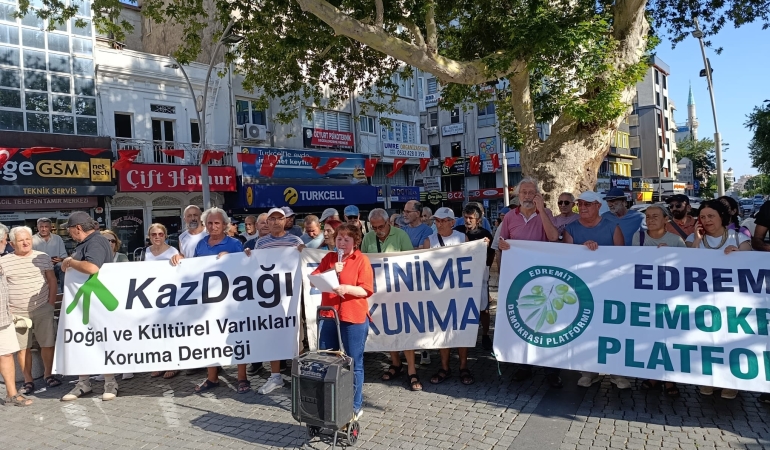 Edremit’te ‘Zeytin Kıyım Yasası’na karşı eylem: Toprağımızı vermeyeceğiz