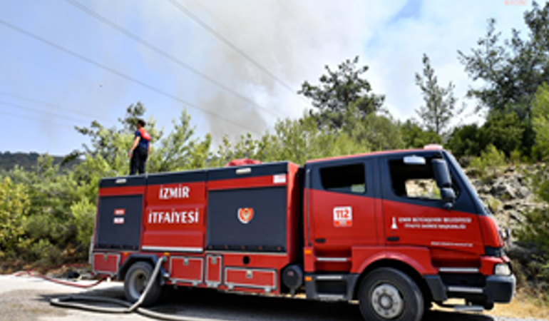 İzmir’in iki ilçesindeki yangınlar büyük ölçüde kontrol altında
