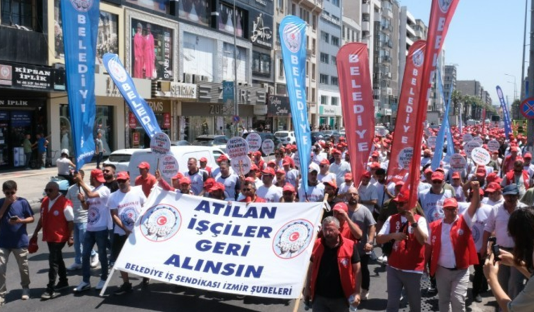 İzmir’de işçilerden, İzBB’nin işten çıkarma kararına karşı yürüyüş