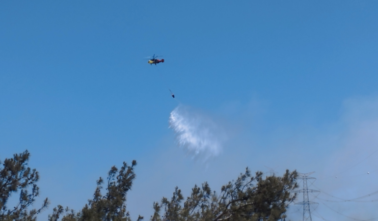 Manisa’da çıkan 2 orman yangınından biri kontrol altına alındı, diğerine müdahale sürüyor
