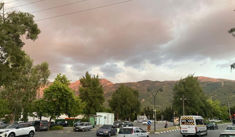 Manisa’da yeni orman yangını üç yerleşim yerinde tahliyeler başladı