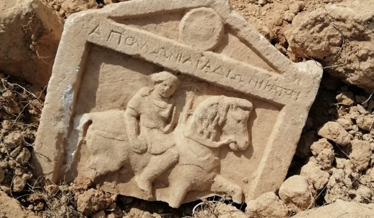 Denizli’de peyzaj düzenlemesinde Roma dönemine ait mezar taşı bulundu