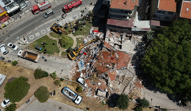 Balıkesir’deki depremde yıkılan binanın sahibi tutuklandı